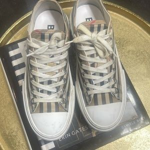 USED BURBERRY women’s size 38 sneakers